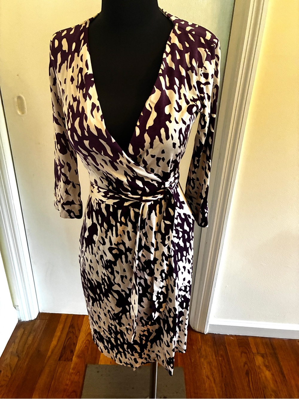 Diane Von Furstenberg wrap dress in plum and cream. Size 4. EUC